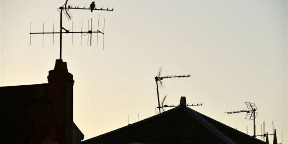 tv antennas at the rooftops